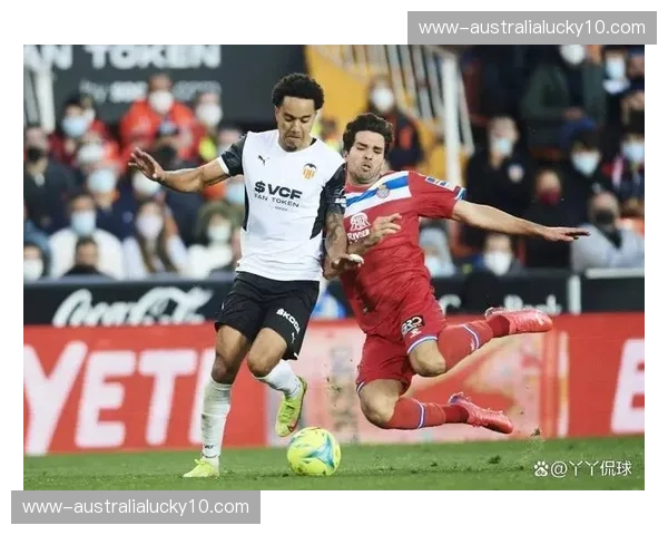 瓦伦西亚中场配置：里奥哈、阿尔梅达、罗德里格斯、格拉组合