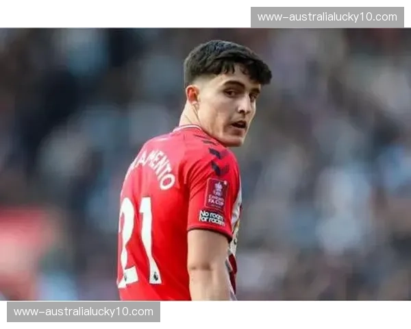 纽卡斯尔后卫利夫拉门托伤缺 边路攻防平衡被打破